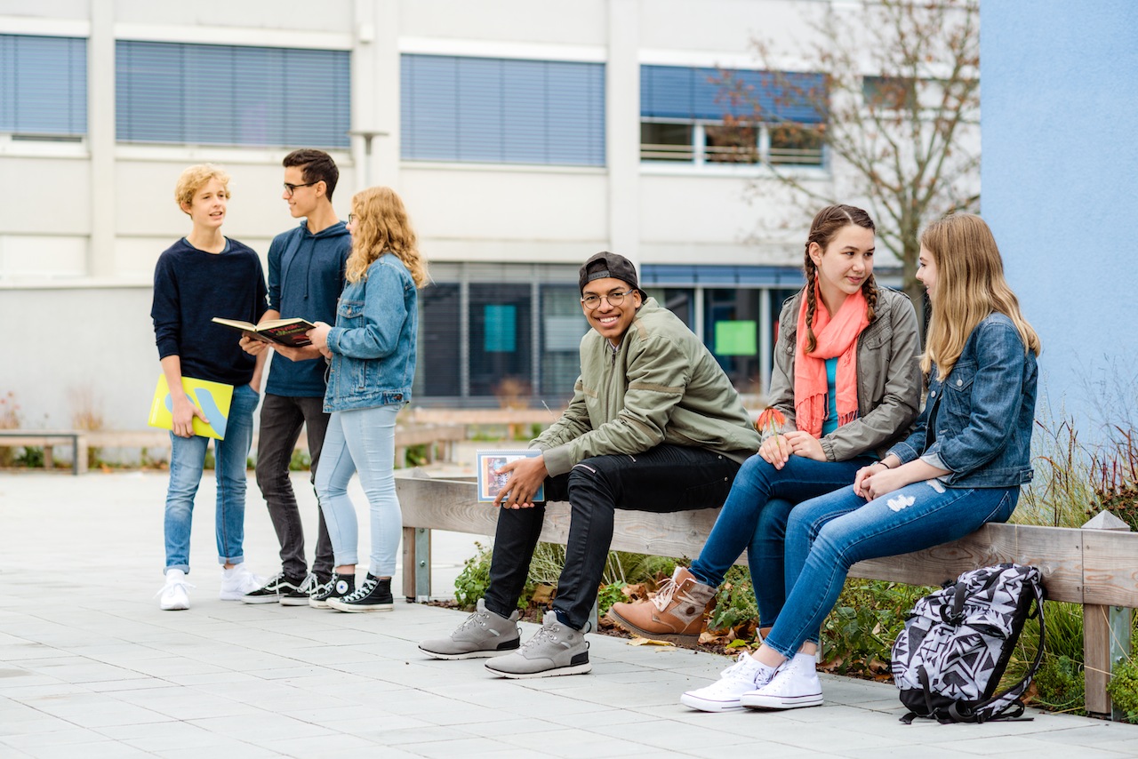 Schüler auf Pausenhof