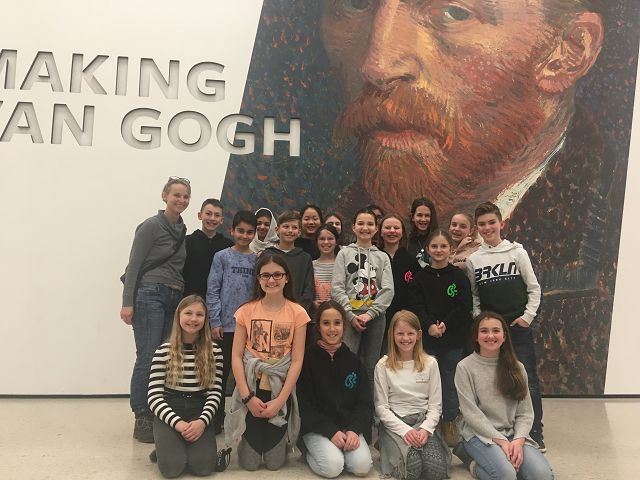Kunstklasse 5 in van Gogh Ausstellung