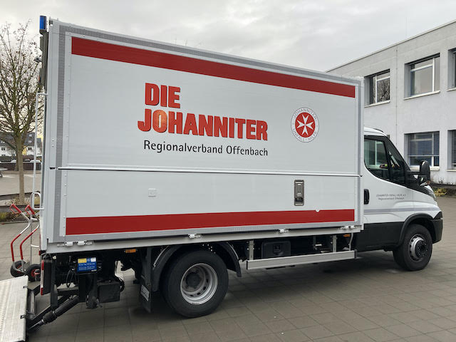 Johanniterwagen vor GSS in Rodgau