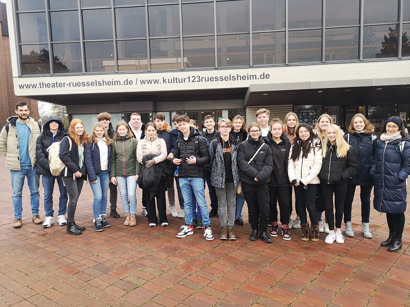 Klasse 9aG im englischen Theater