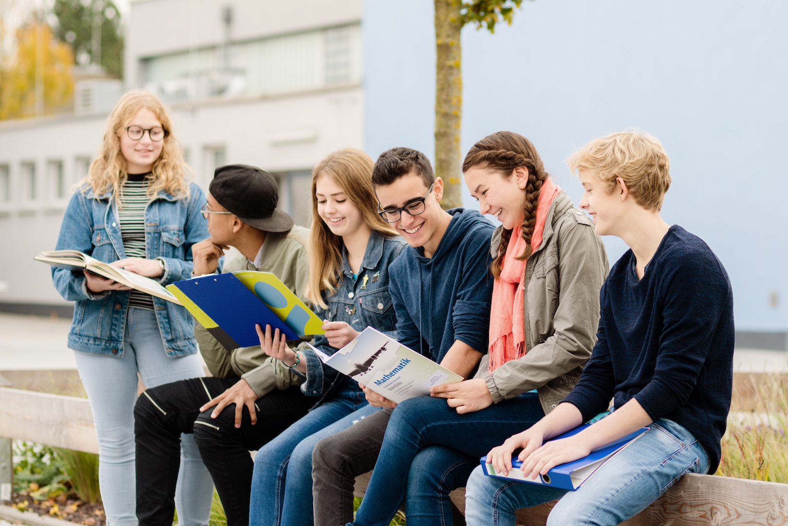 Schüler auf Schulhof