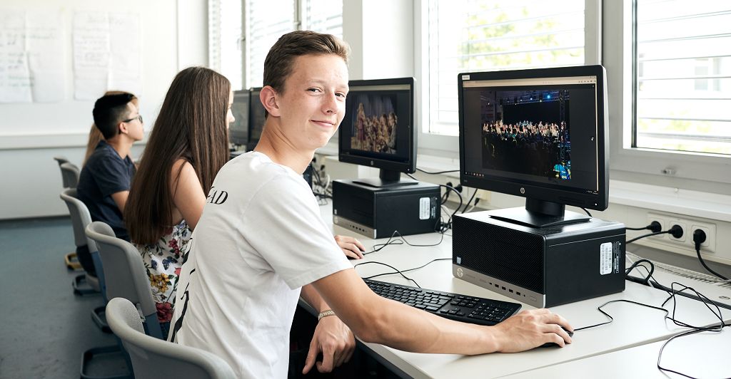 Schüler beim Experimentieren