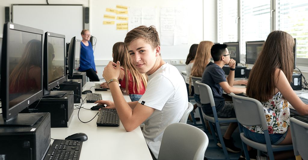 Schüler vor PC