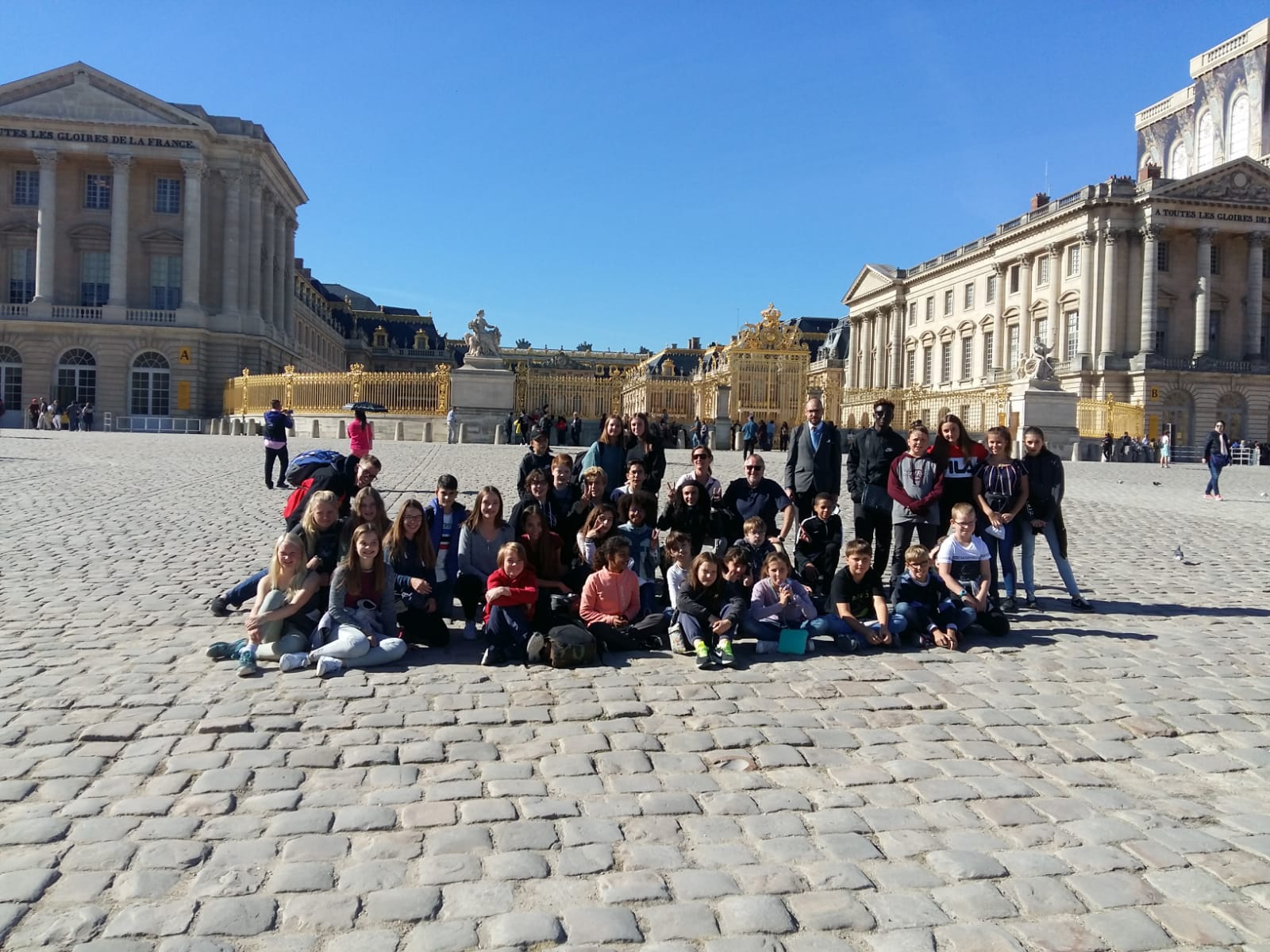Frankreichaustausch Schüler vor Versailles
