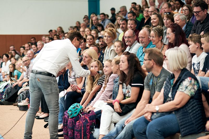 Kinder bei Einschulungsfeier