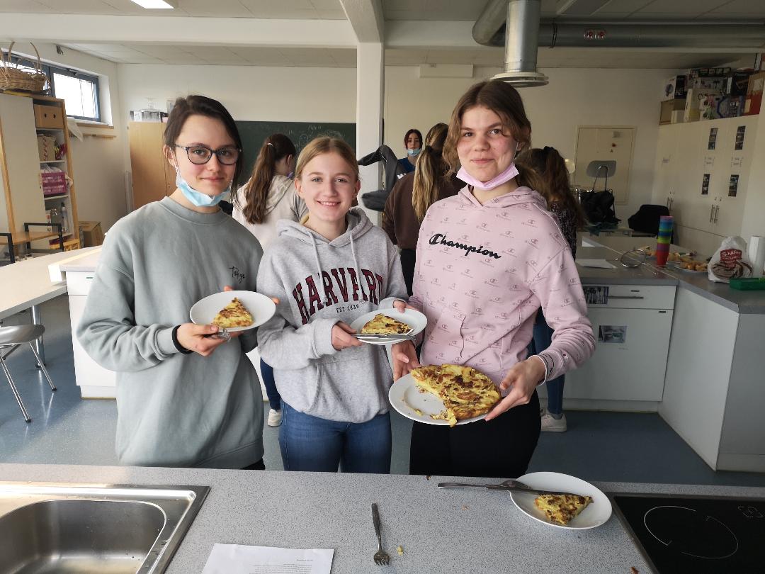 Schüler*innen machen Tortillas