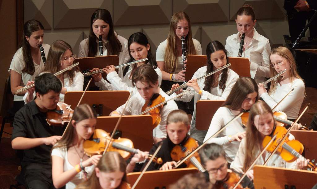 Schüler*innen musizieren beim Landeskonzert