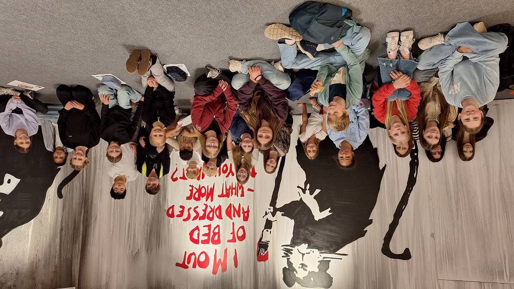 Das Bild zeigt die Schülersprecherinnen bei der Abgangsfeier.