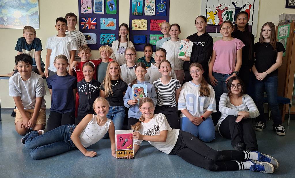 Das Bild zeigt die Schülersprecherinnen bei der Abgangsfeier.